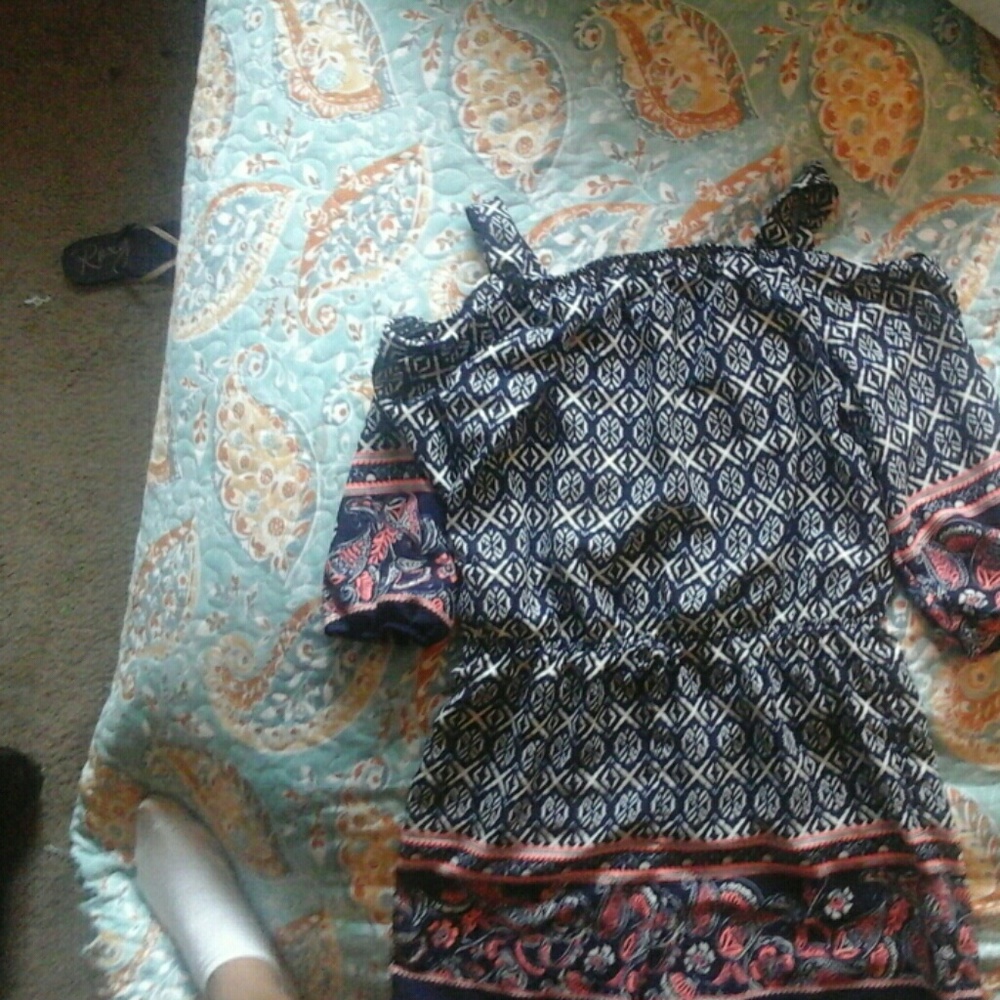 A offshoulder bodydress